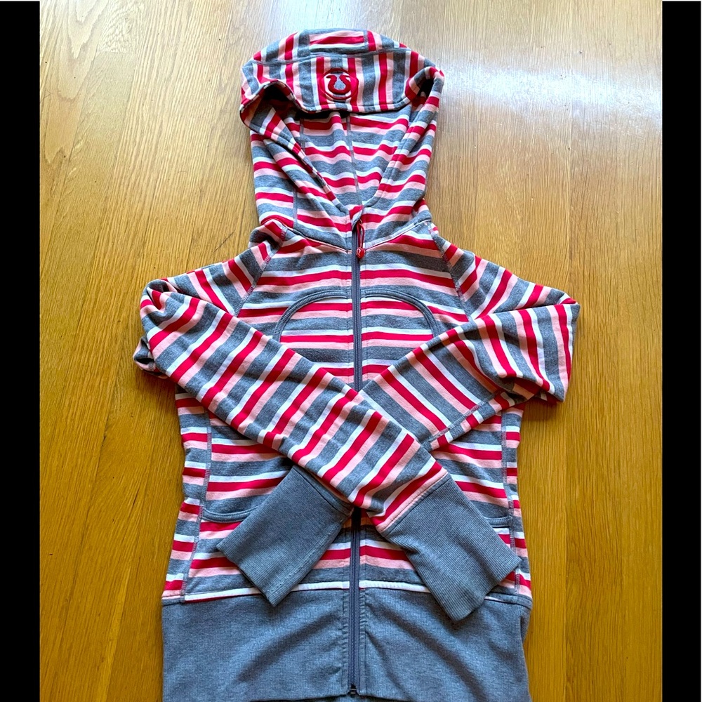 Gently used Lululemon women’s striped hoody. Sz 4